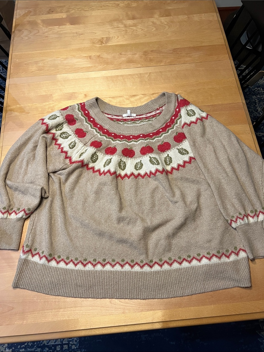Maurice’s 4x plus Apple sweater teachers fall